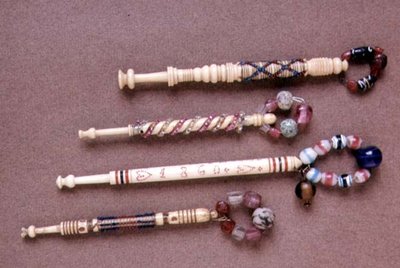 Fire perlebesatte spoler, engelsk, slutningen af det 19. århundrede af English School